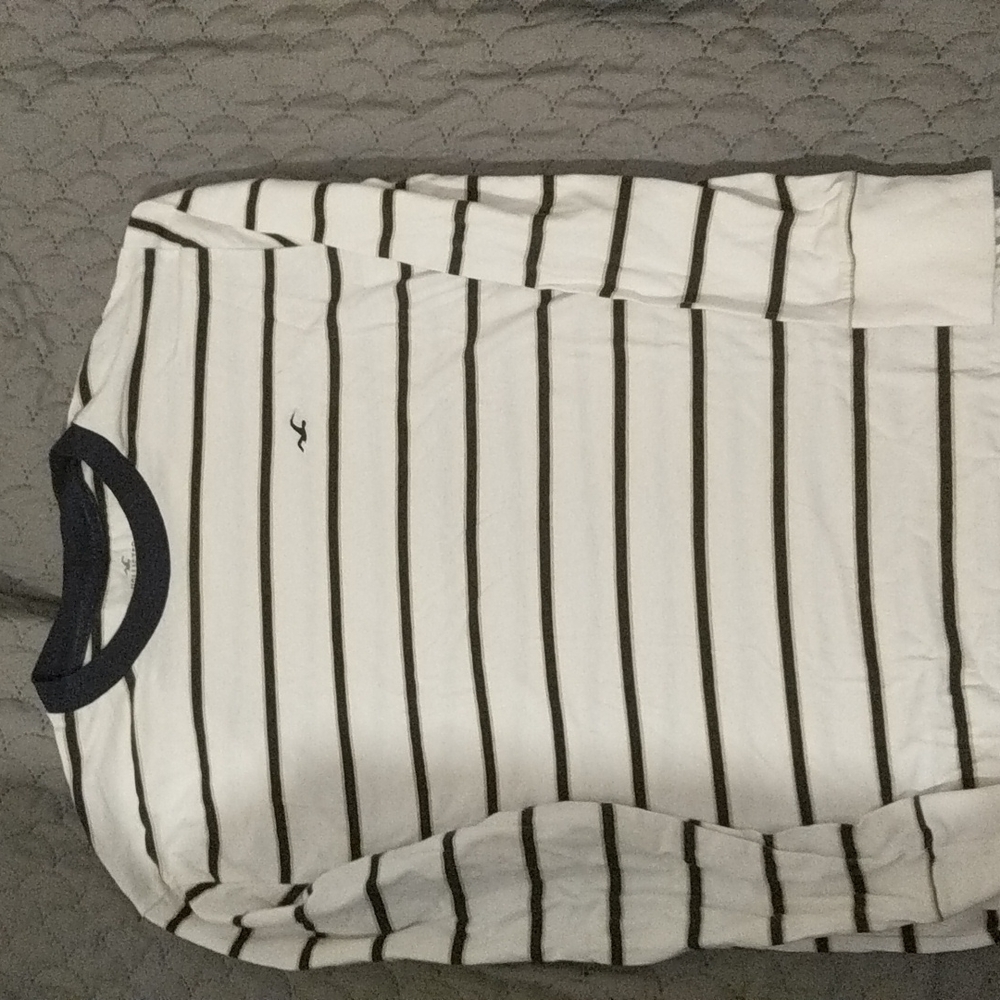 Hollister long sleeved tee